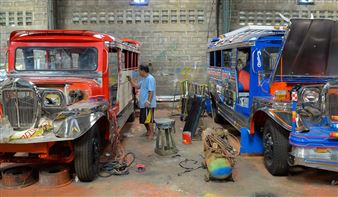 Philippines’ Jeepneys on the Way Out, and so Are the Artists Who Give Them Their Iconic Paint Jobs